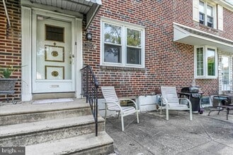 Building Photo - 324 W Rively Ave