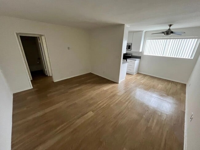 Building Photo - 1402 Arizona Ave