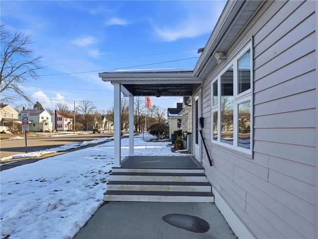 Building Photo - 813 N Elmer Ave