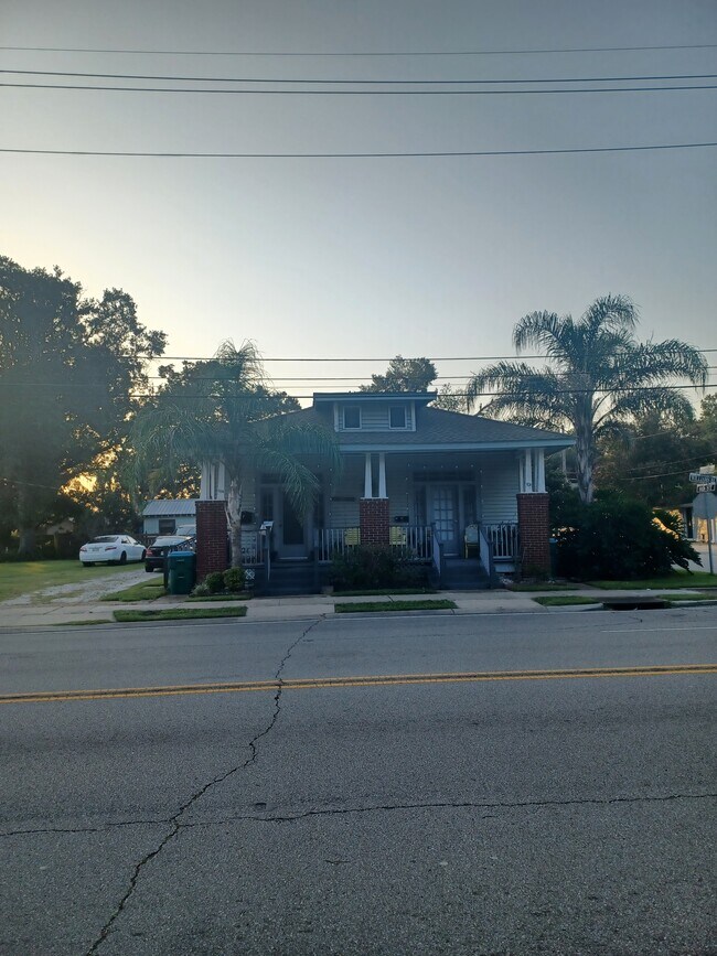 Paid water and sewage, free off street parking parking - 702 Williams Blvd