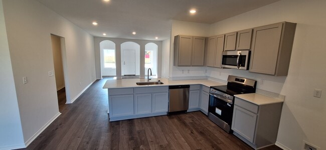 Building Photo - 38 10 Point Ln