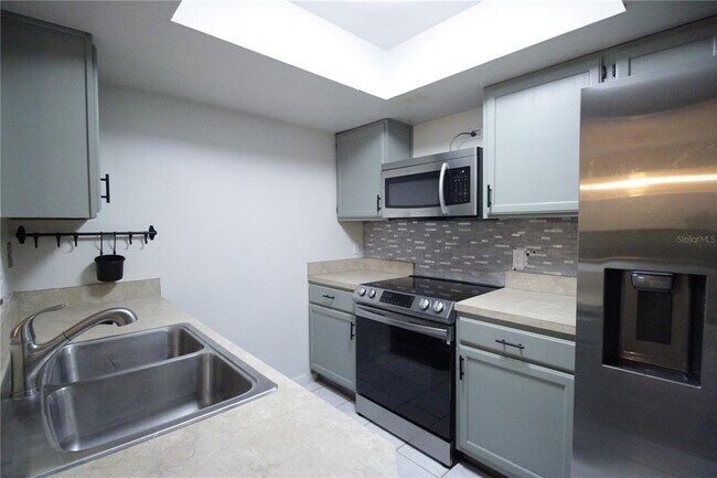 Building Photo - 900 SW 62nd Blvd