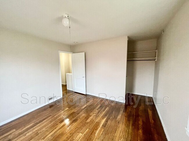 Foto del edificio - 952-952 N Central Dr