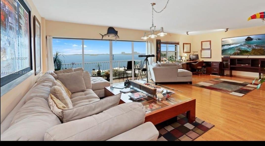 Foto principal - 1700 NE 105th St