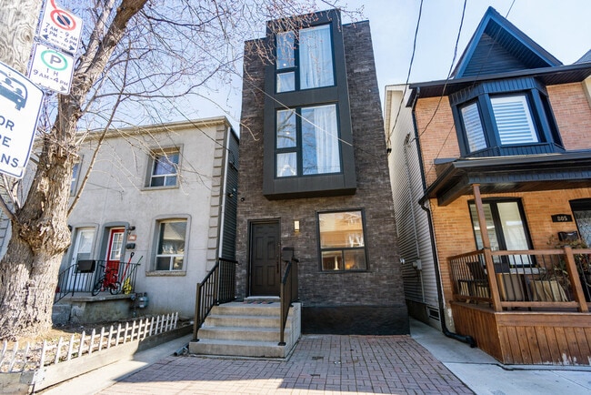 Building Photo - 807 Pape Av