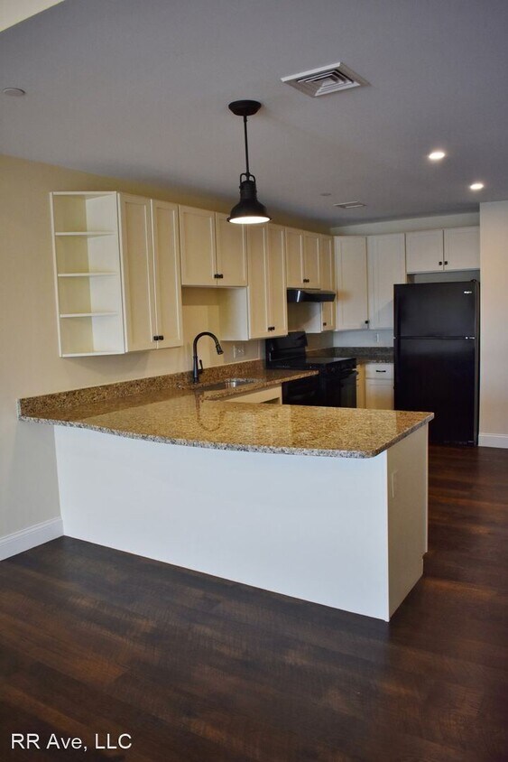 Foto principal - 7 Railroad Ave