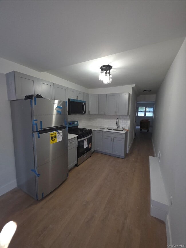 Building Photo - 3766 Bronxwood Ave