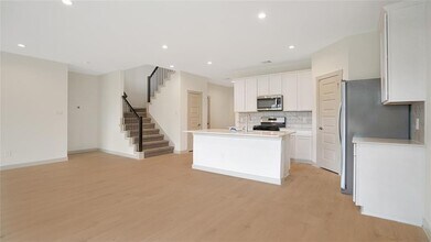 Building Photo - 29819 Ousel Falls Ln