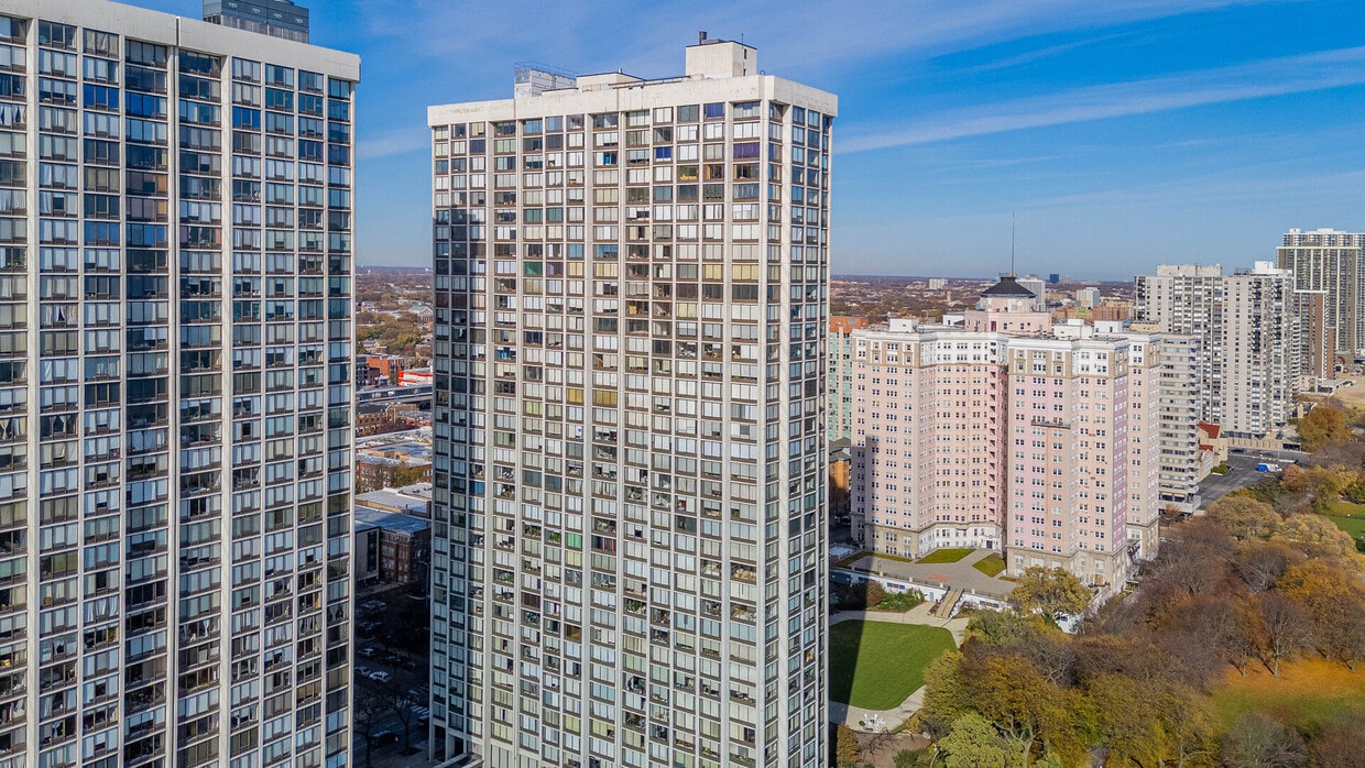 Foto principal - 5455 N Sheridan Rd