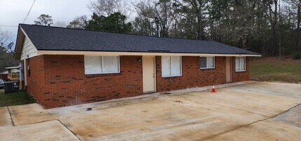 Building Photo - 134 Ash St