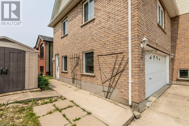 Building Photo - 3 Colyer Pl