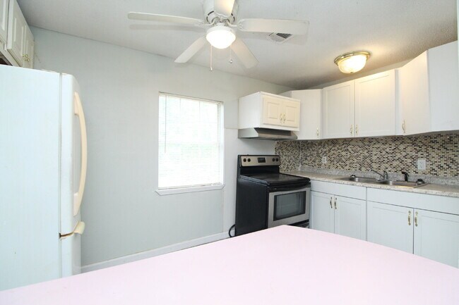 Foto del edificio - Convenient 3BD/1BA Home Near NAS Pensacola...