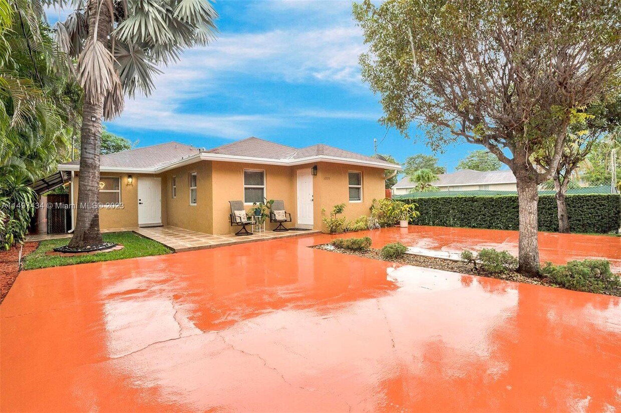 16915 SW 94th Ct Unit 16915, Palmetto Bay, FL 33157 Room for Rent in