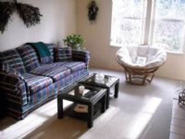 Building Photo - Charming 2BR 2BA Condo in great Bellevue l...
