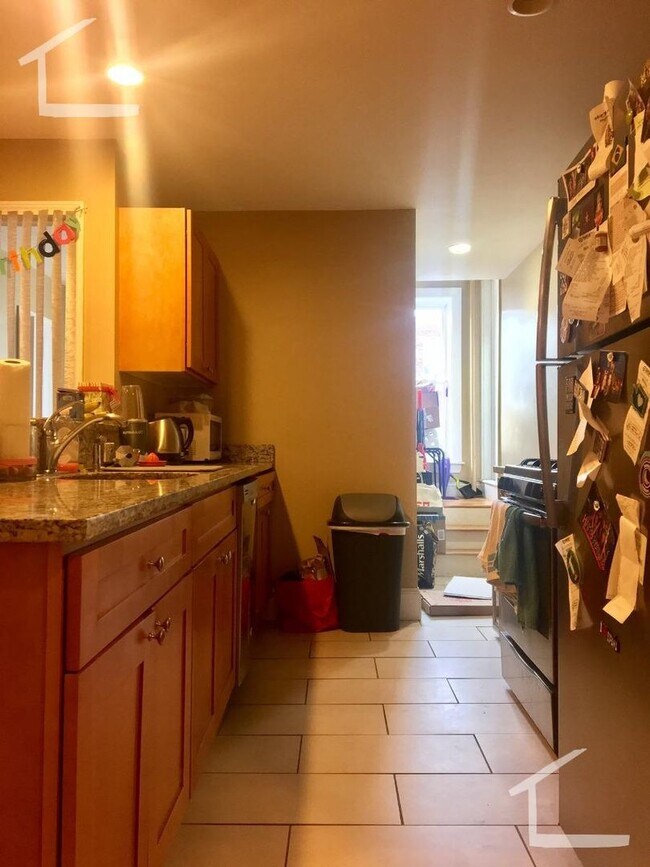 Building Photo - 9/1 Sunny, renovated Egmont St 3BR with heat inc!