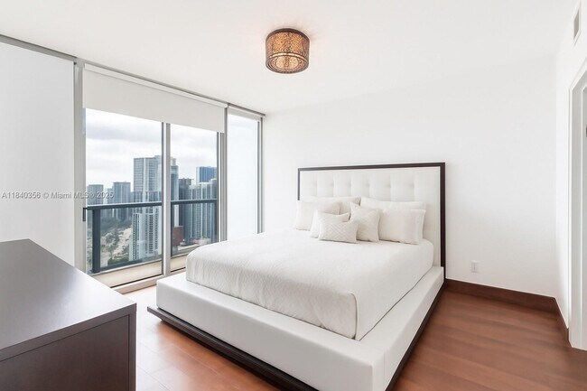 Foto del edificio - 888 Biscayne Blvd