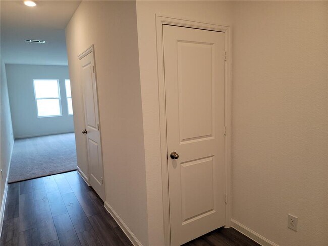 Foto del edificio - 610 Edge Lake Ct