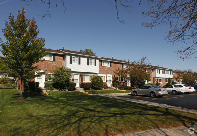 Foto del edificio - Village Townhouses Cooperative