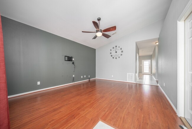 Foto del edificio - 21323 Sweet Grass Ln