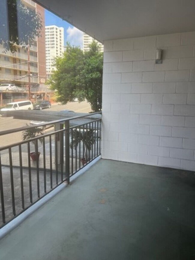 Foto del edificio - NEWLY RENOVATED! THE TOWN HOUSE CONDO!