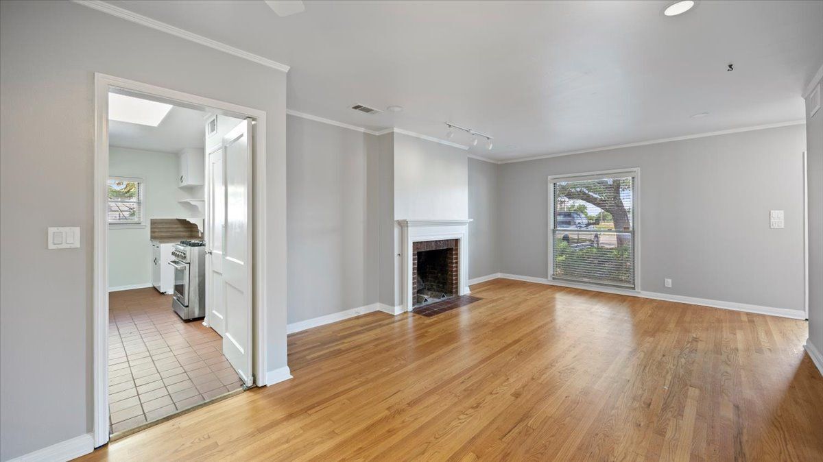 Building Photo - 6321 Calmont Ave