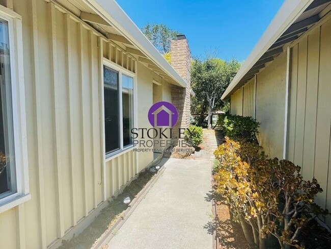 Building Photo - Stokley Properties Welcomes 1538 Siskiyou ...
