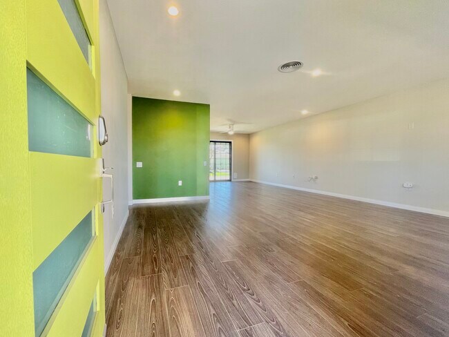 Foto del edificio - 42900 Texas Ave