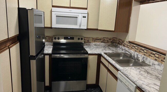 Foto del edificio - 1360 Hunters Rd