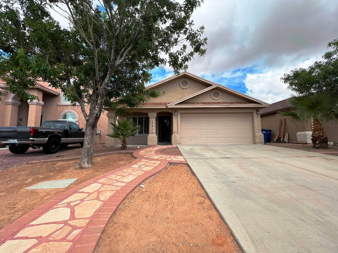 12411 Sombra Grande Dr, El Paso, TX 79938 House for Rent in El Paso