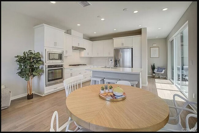Building Photo - 149 Carmine