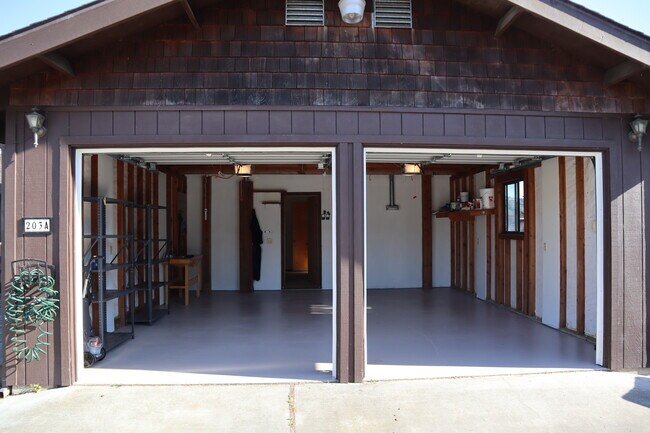 Building Photo - 203 Morning Sun Ave