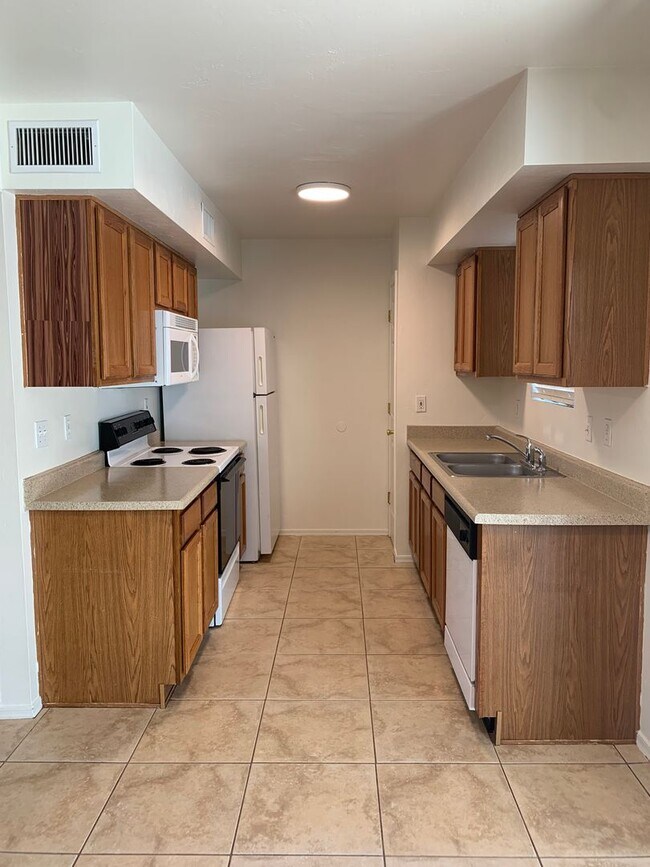 Foto del edificio - 9111 E Broadway Blvd