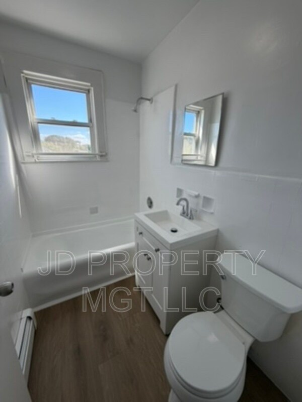 Building Photo - 21 Van Court Land Pl