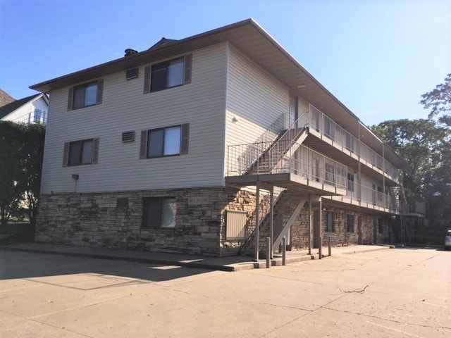 Building Photo - 650 S Johnson St
