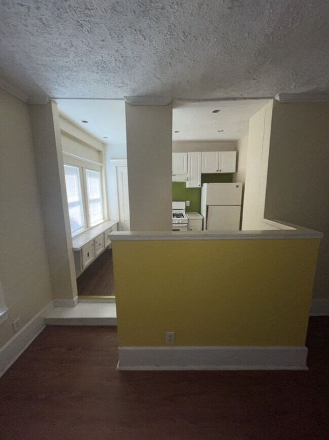 Building Photo - 1356 W 91st St