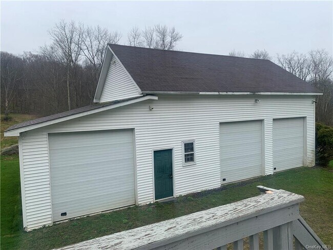 Building Photo - 600 E Mountain Rd
