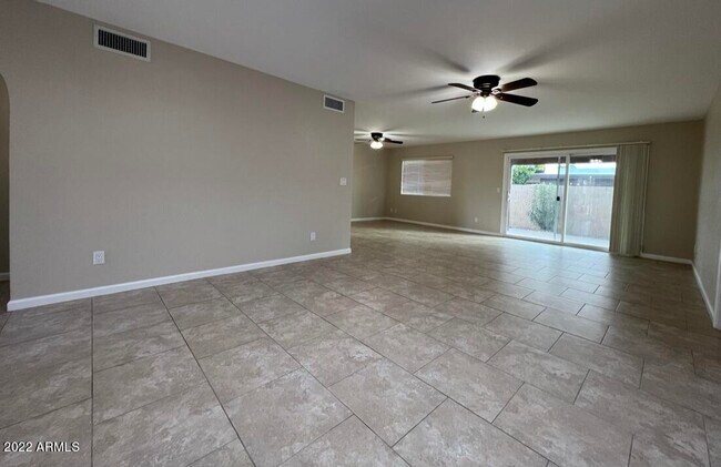 Building Photo - 2525 E Wagoner Rd