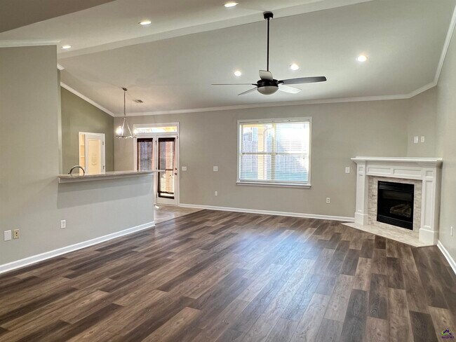 Foto del edificio - 210 Hearthwood Dr