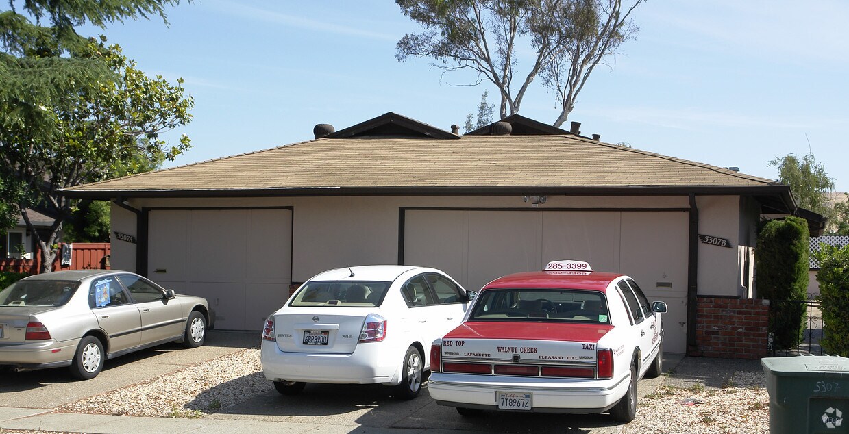 Primary Photo - 5307A-5307B Park Highland Blvd