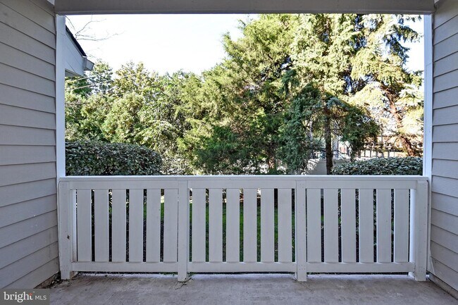 Building Photo - 14305 Grape Holly Grove
