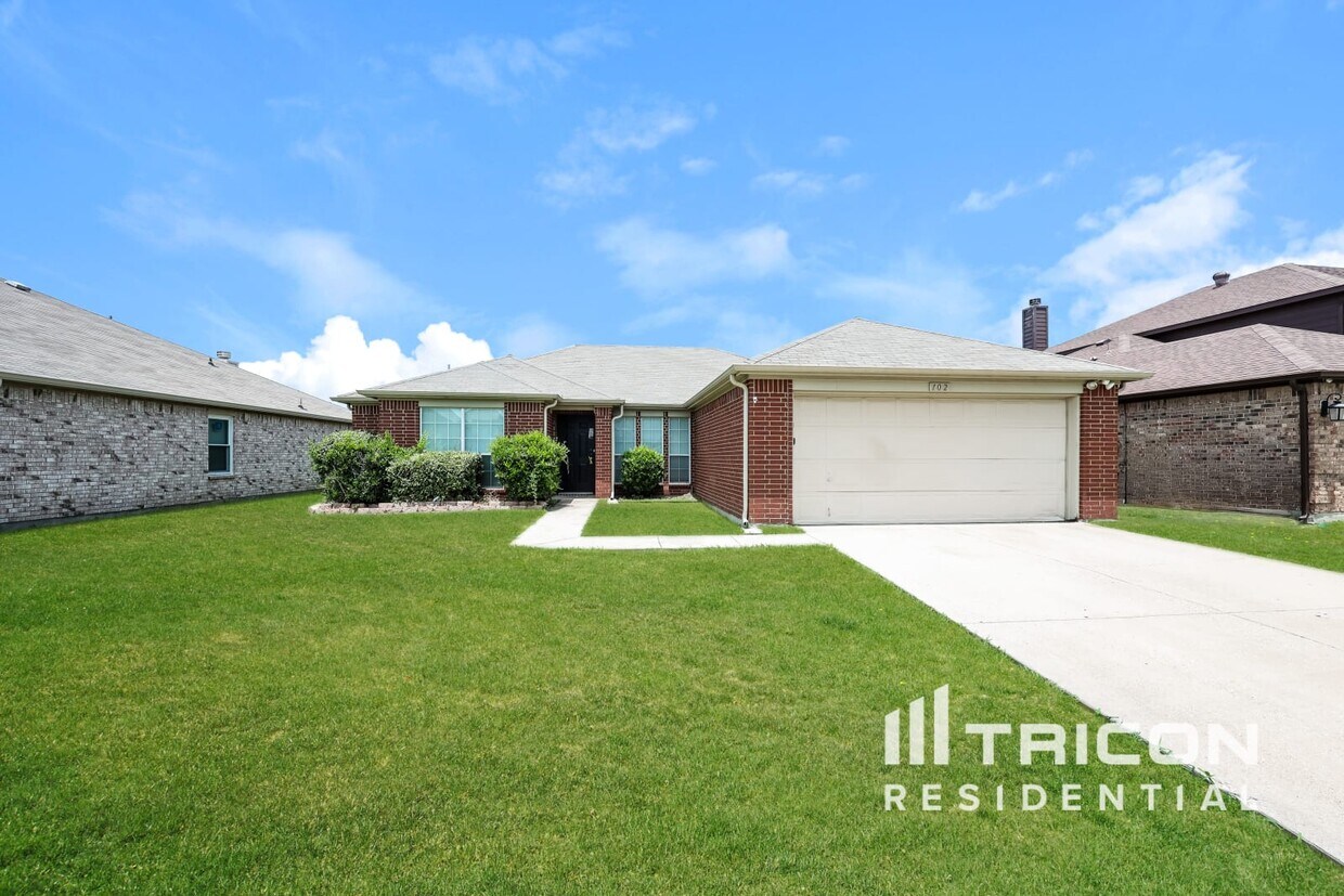 Primary Photo - 102 Drycreek Dr