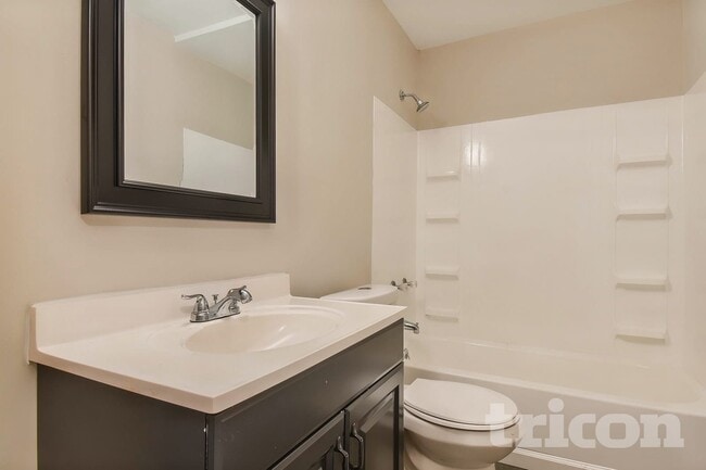 Building Photo - 535 Circle Dr