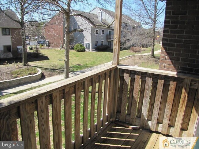 Building Photo - 5005 Ravens Crest Dr