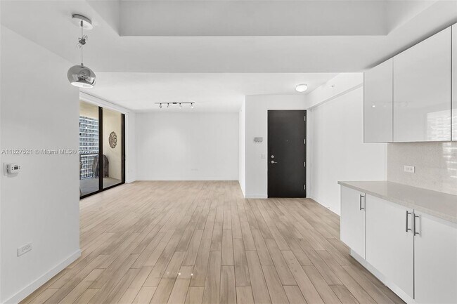 Foto del edificio - 999 SW 1st Ave