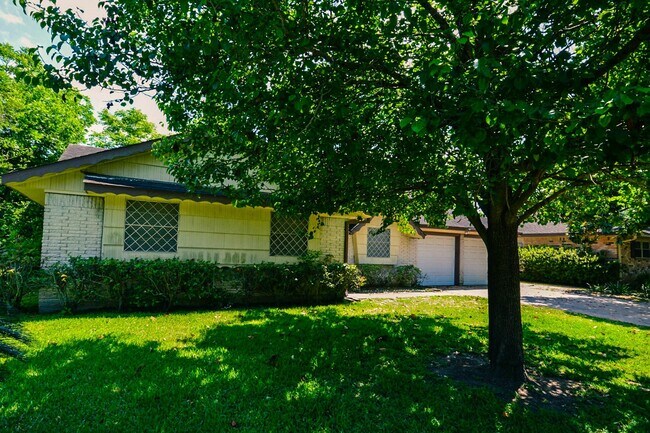 Foto del edificio - 8407 Edgemoor Dr
