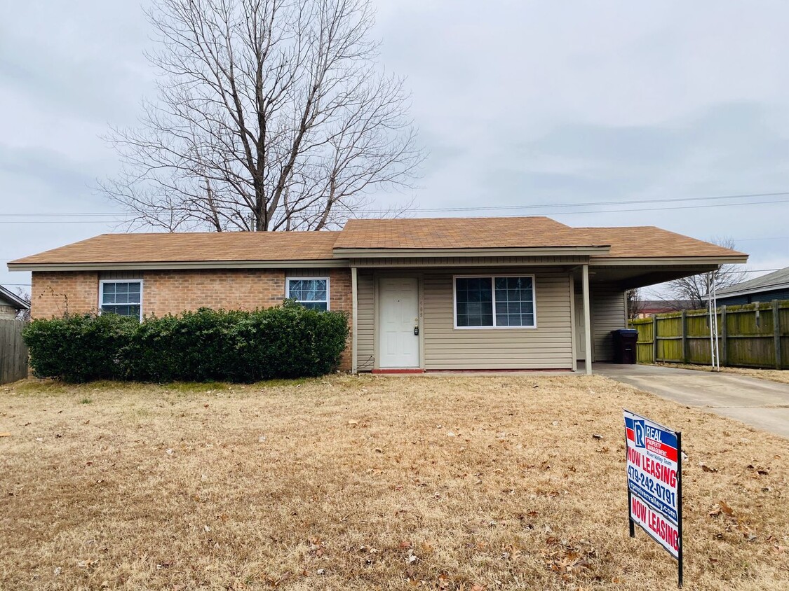 Primary Photo - Coming in JUNE! Cute 3 Bed 1.5 Bath Home