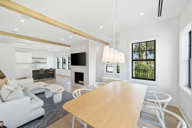 Building Photo - 226 Oleander Ave