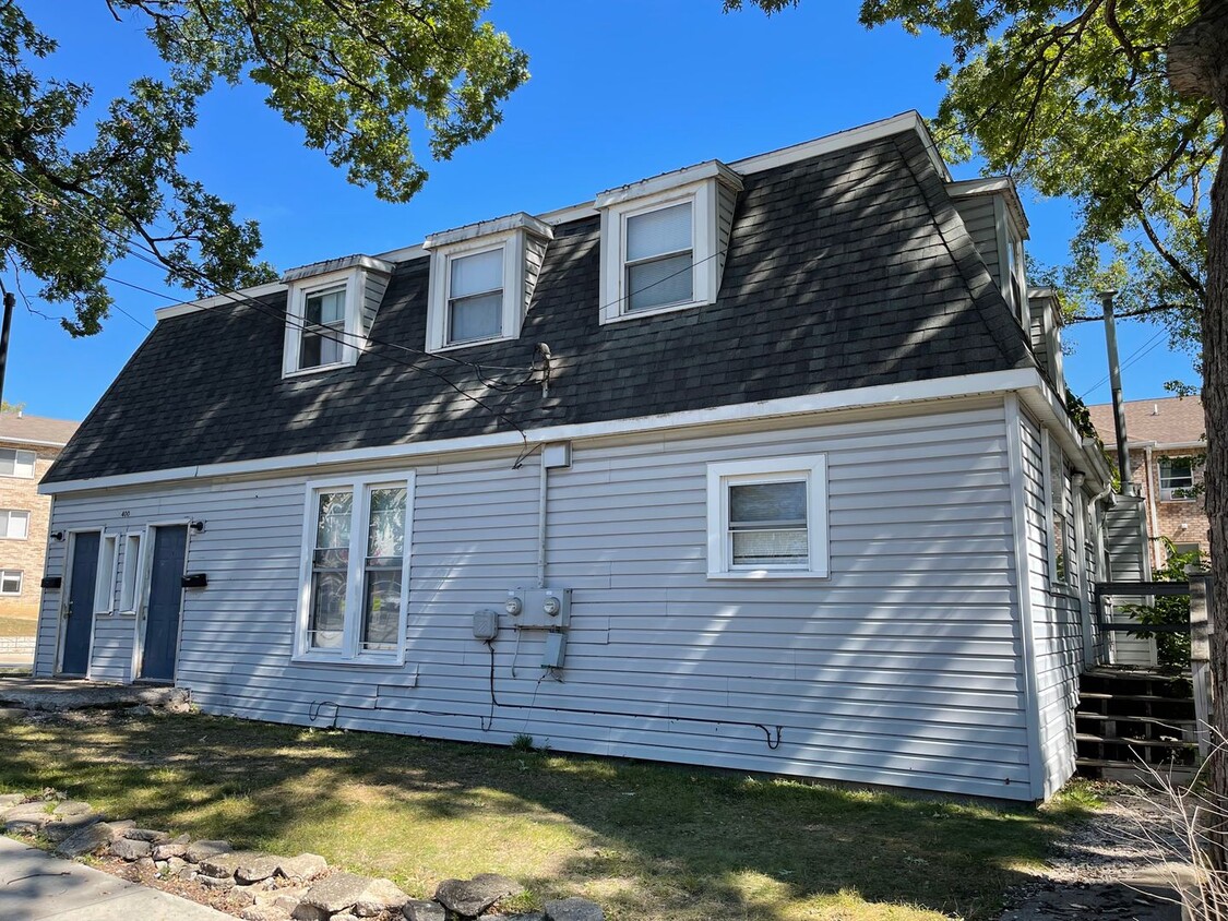 Primary Photo - 8 Person House Blocks From Chauncey Villag...