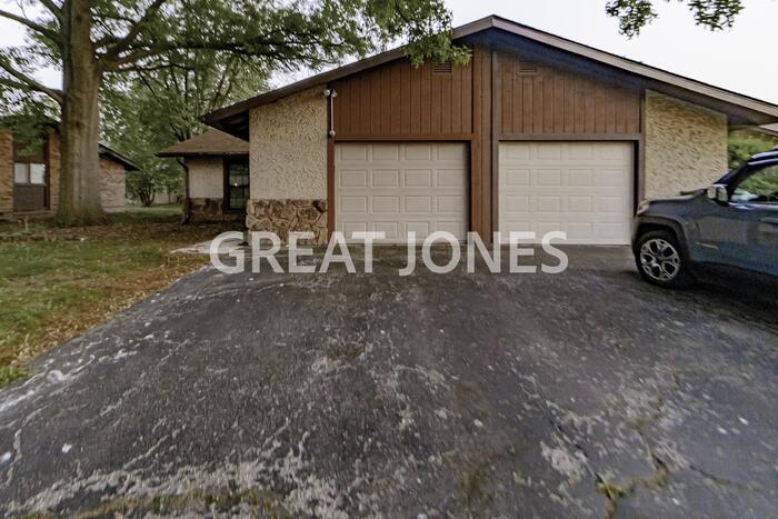 Foto principal - 116 Kingsway Dr