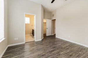 Foto del edificio - 3226 Cloud Crest Ln